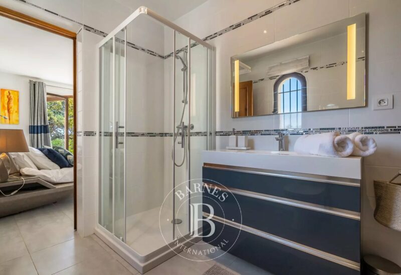 Lumio, Villa 5 bedrooms + 1 utility room, panoramic sea view and swimming pool, RL339 Alba Bianca