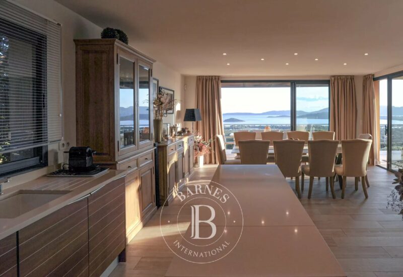 Porto vecchio, Arasu/Cirindinu, villa 5 bedrooms, pool and sea view, Petra Rossa RL168