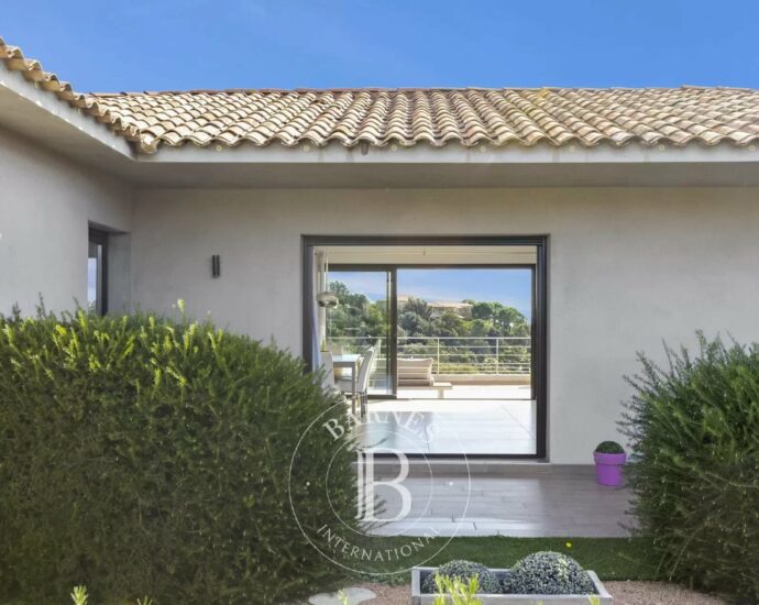 Porto vecchio, Palombaggia, villa 5 bedrooms, pool and nearby the beach, Casa di l’Oru RL207