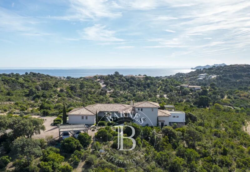 Porto vecchio, Palombaggia, villa 5 bedrooms, pool and nearby the beach, Casa di l’Oru RL207