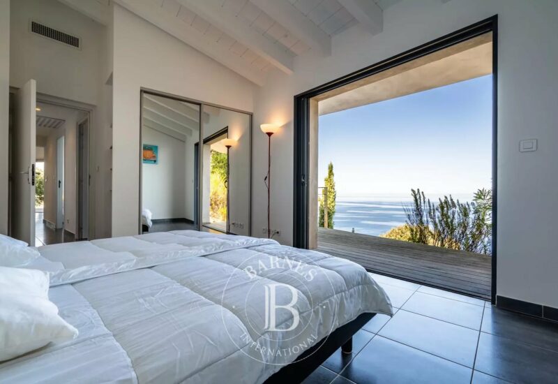 L’Ile Rousse, 3-bedroom villa, panoramic sea view, beach within walking distance