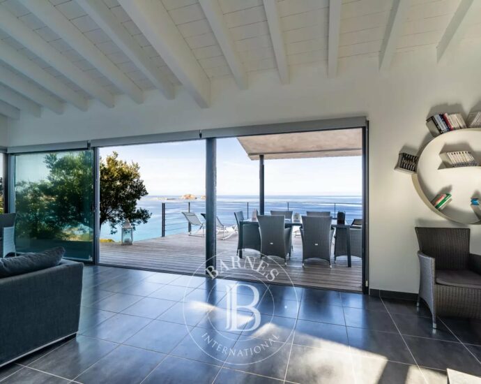 L’Ile Rousse, 3-bedroom villa, panoramic sea view, beach within walking distance
