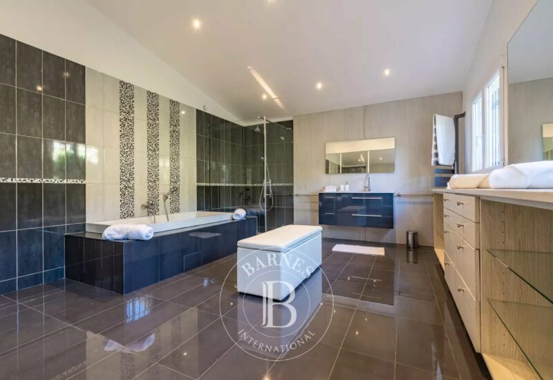 Lumio, Villa 5 bedrooms + 1 utility room, panoramic sea view and swimming pool, RL339 Alba Bianca