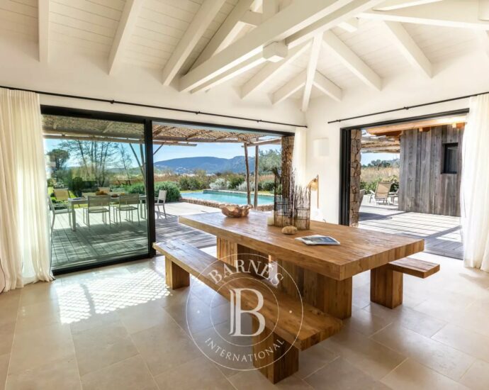 Plage de Cala Rossa, Villa 5 chambres, pied dans l’eau, piscine, RL351 Alzu di Cala Rossa