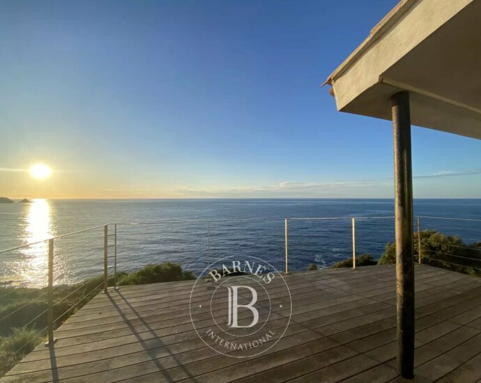 L’Ile Rousse, 3-bedroom villa, panoramic sea view, beach within walking distance