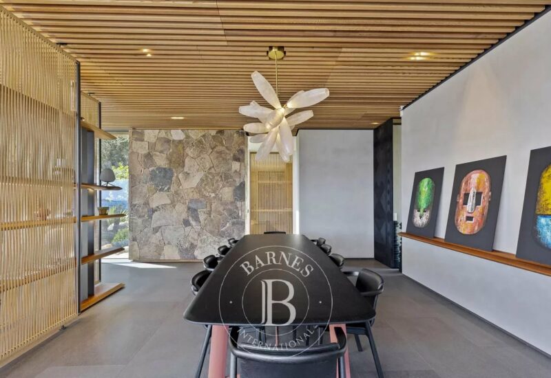 Arinella, 7 bedroom villa, waterfront, Benguerra RL313