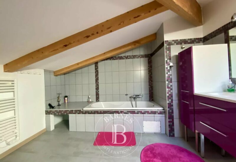 Calvi, villa d’architecte, 4 chambres, dépendance, piscine, plage à pieds, vue montagnes