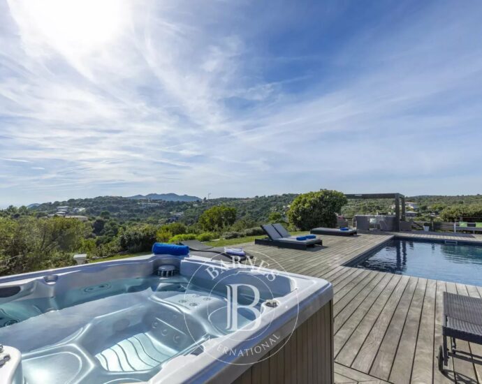 Porto vecchio, Palombaggia, villa 5 bedrooms, pool and nearby the beach, Casa di l’Oru RL207