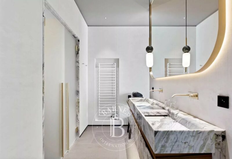 Arinella, 7 bedroom villa, waterfront, Benguerra RL313