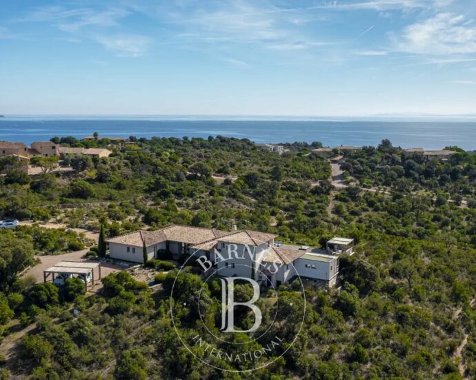 Porto vecchio, Palombaggia, villa 5 bedrooms, pool and nearby the beach, Casa di l’Oru RL207