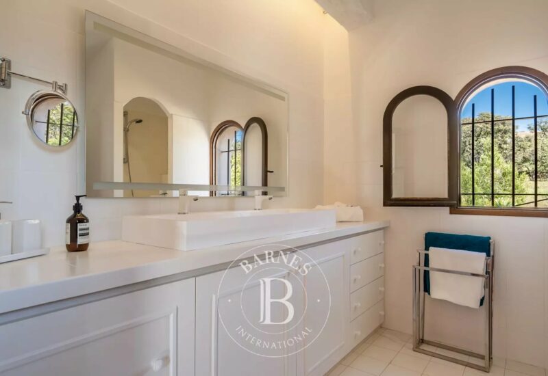 Lumio, Villa 5 bedrooms + 1 utility room, panoramic sea view and swimming pool, RL339 Alba Bianca