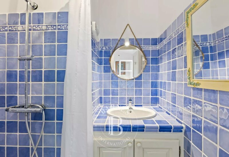 Porto Vecchio, Domaine de Cala Rossa, 5 rooms, sea view and waterfront, RL300 Villa Mare
