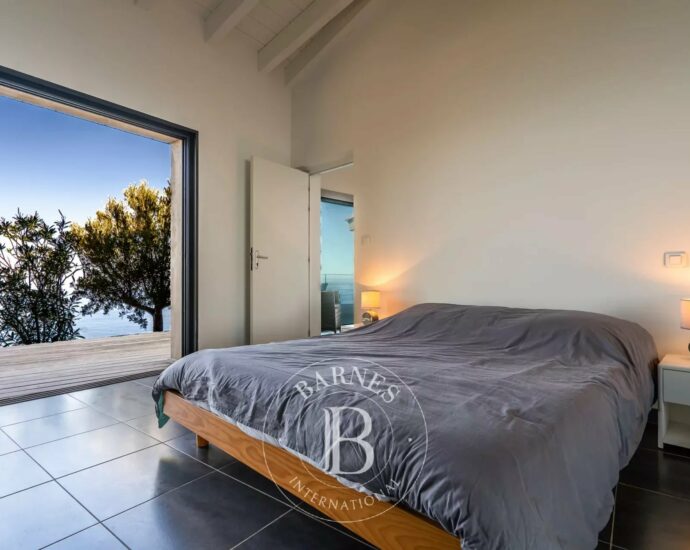 L’Ile Rousse, 3-bedroom villa, panoramic sea view, beach within walking distance