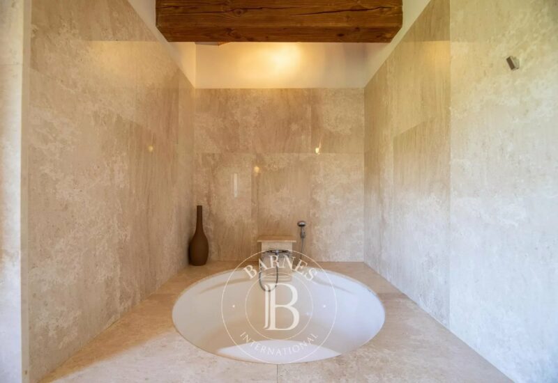 Bonifacio, Piantarella, villa 6 bedrooms + 2 service rooms, pool and sea view, Villa Saphir RL242