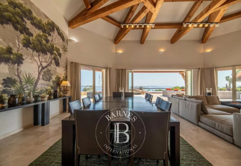 Bonifacio, Piantarella, villa 6 bedrooms + 2 service rooms, pool and sea view, Villa Saphir RL242