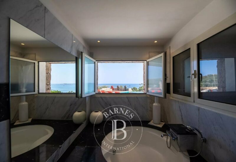 Bonifacio, Piantarella, villa 6 bedrooms + 2 service rooms, pool and sea view, Villa Saphir RL242