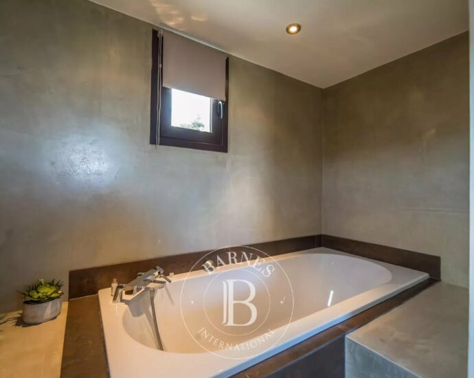 Bonifacio – Architect designed villa with sea view – Beach on foot