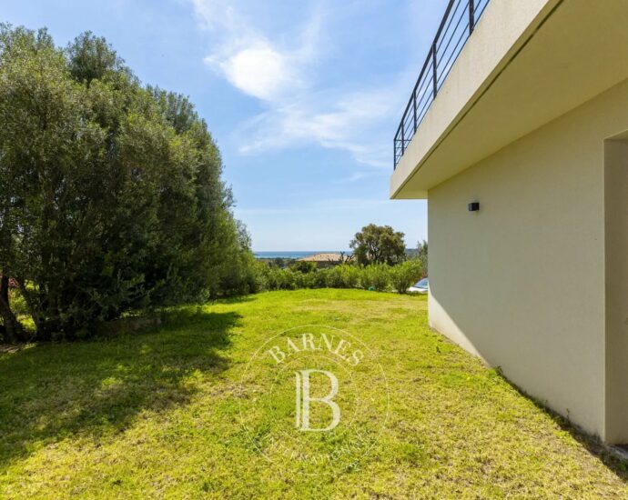 Porto-vecchio, villa 4 bedrooms, 1 children dormitory, swimming pool, sea view, Villa Saviu RL303