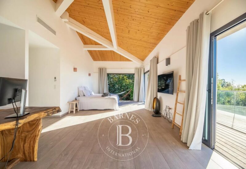 Pinarello, Villa La Tour, 5 bedrooms, swimming pool and sea view, RL278