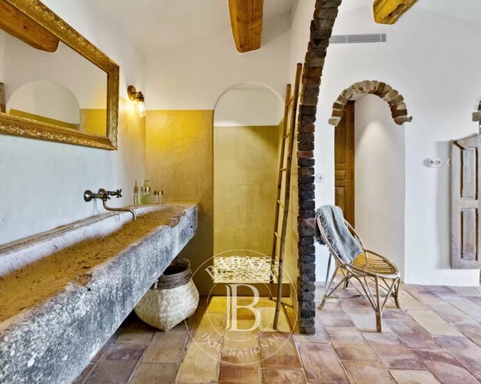 Porto-vecchio, bergerie 3 chambres et 1 studio indépendant, piscine,  Villa di Petra RL324