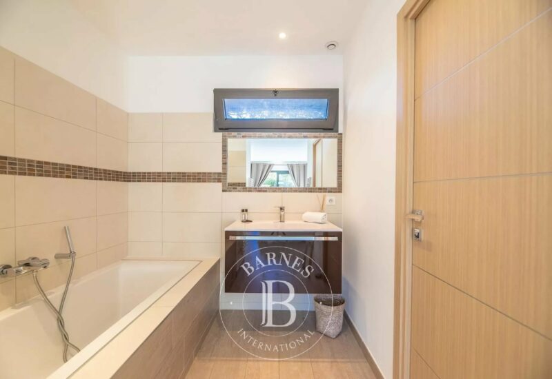 Pinarello, Villa La Tour, 5 bedrooms, swimming pool and sea view, RL278