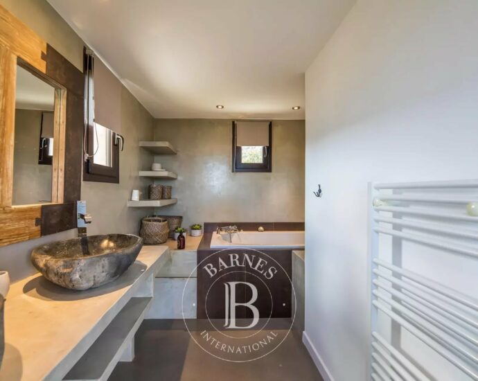 Bonifacio – Architect designed villa with sea view – Beach on foot