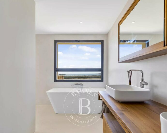 Porto-vecchio, villa 4 bedrooms, 1 children dormitory, swimming pool, sea view, Villa Saviu RL303
