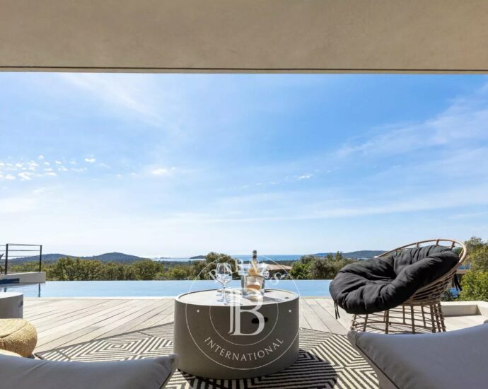Porto-vecchio, villa 4 bedrooms, 1 children dormitory, swimming pool, sea view, Villa Saviu RL303
