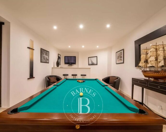 Bonifacio, Piantarella, villa 6 bedrooms + 2 service rooms, pool and sea view, Villa Saphir RL242