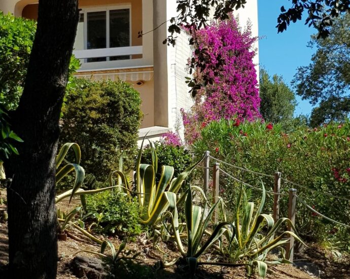 Exclusivity, Villa Mitoyenne, Domaine de Cala Rossa, Triplex, Beach on foot