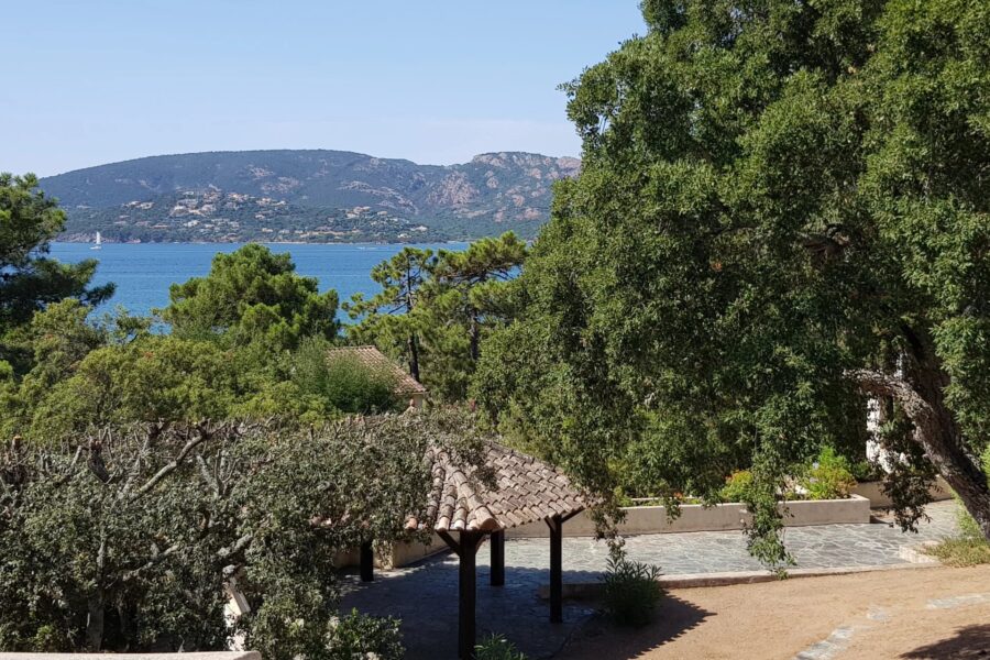 Exclusivity, Villa Mitoyenne, Domaine de Cala Rossa, Triplex, Beach on foot