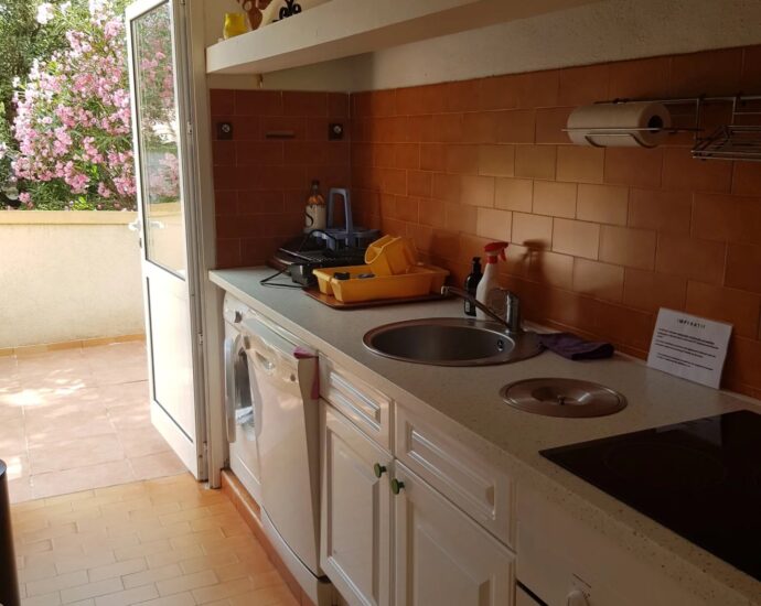 Exclusivity, Villa Mitoyenne, Domaine de Cala Rossa, Triplex, Beach on foot