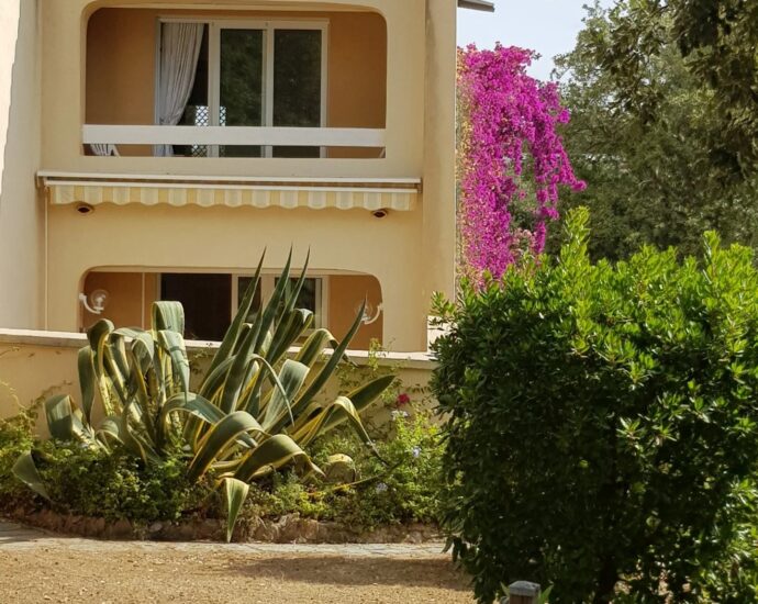 Exclusivity, Villa Mitoyenne, Domaine de Cala Rossa, Triplex, Beach on foot