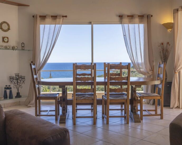 Favone, villa 3 chambres avec dépendance, vue mer, piscine, proche plage.