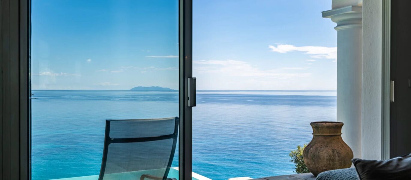 Erbalunga, villa vue mer panoramique, 4 chambres, piscine chauffée, plage à pied