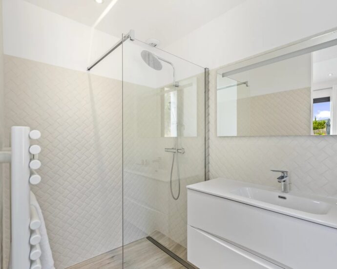 Villata, 5 bedroom semi-detached villa with pool and sea view, RL309b Villata