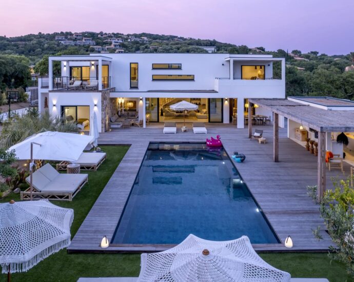 Sainte-Lucie de Porto-Vecchio,Architect-designed villa, 5 bedrooms, swimming pool, near beach