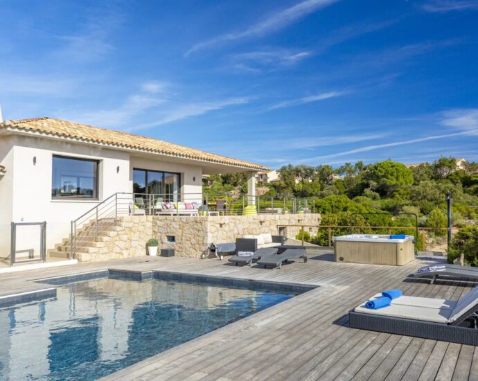 Porto vecchio, Palombaggia, villa 5 chambres, vue mer, piscine et proche plage