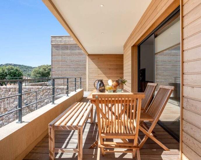 Lumio, Villa 5 bedrooms, one T2, heated pool, close to beaches.