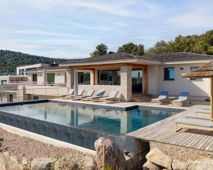 Palombaggia, Villa 7 chambres, vue mer, piscine, plage à pieds