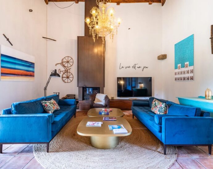 Exclusivité, Saint-Florent, villa en pierres, 5 chambres, parc arboré avec piscine, proche plage