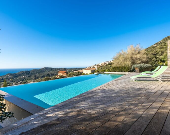 Lumio, Villa d’architecte, 6 chambres, vue mer panoramique, piscine chauffée, proche des plages