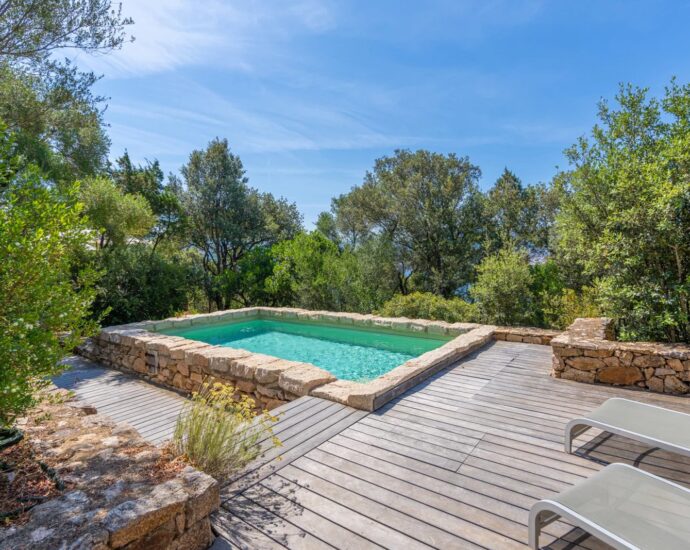 Propriano, Olmeto, villa 4 chambres, pied dans l’eau, piscine