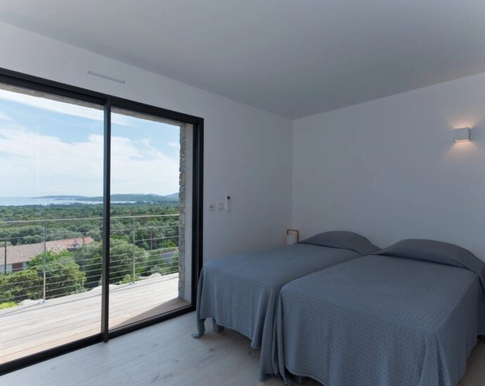 Porto Vecchio, Saint Cyprien, Villa 4 chambres, vue mer et piscine,