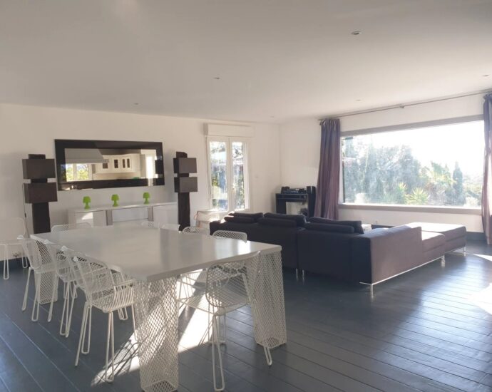 Sainte Lucie de Porto Vecchio, Villa 8 chambre, piscine, joli terrain, aperçu mer