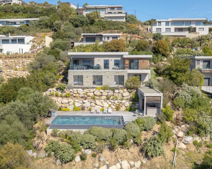 Porto Vecchio, Saint Cyprien, Villa 4 chambres, vue mer et piscine,
