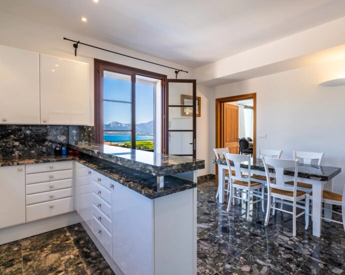 Calvi, Villa 4 chambres, vue mer panoramique et piscine, Villa Patou