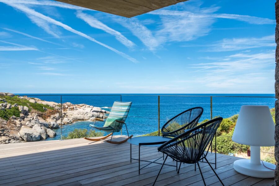 Lumio, Villa d’architecte, pied dans l’eau, 6 chambres, vue panoramique mer et maquis, proche plage