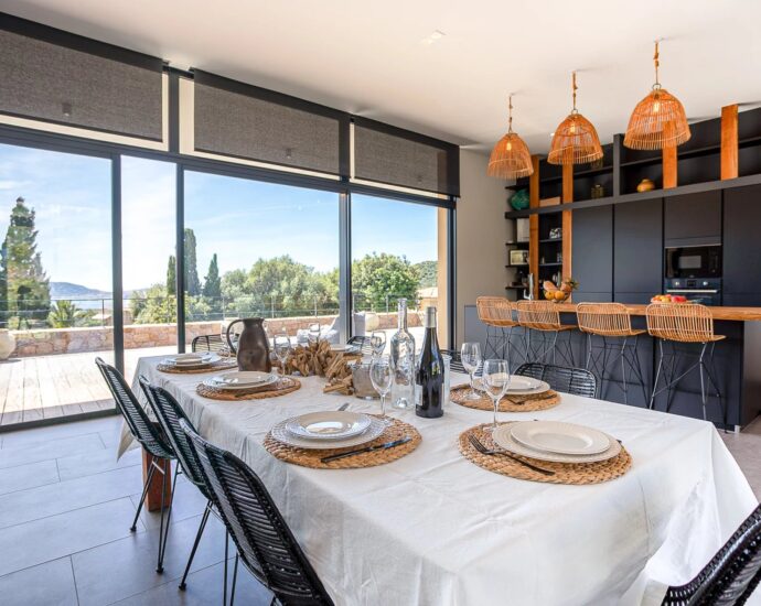 Lumio, Villa 5 bedrooms, one T2, heated pool, close to beaches.