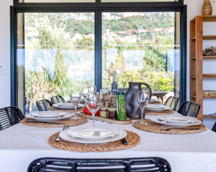 Lumio, Villa 5 bedrooms, one T2, heated pool, close to beaches.